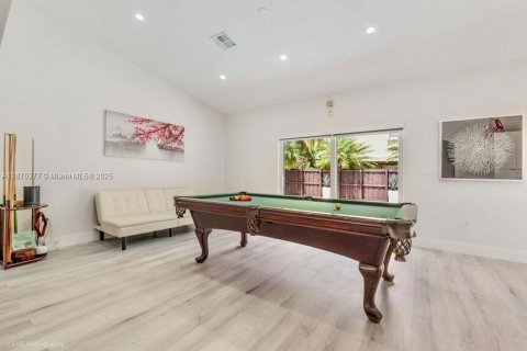 Villa ou maison à vendre à Miami, Floride: 4 chambres, 177.26 m2 № 1954941 - photo 4