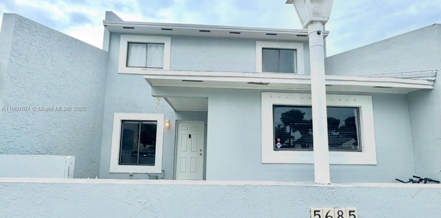 Таунхаус в Майами-Гарденс, Флорида 4 спальни, 143.35м2 № 1922768