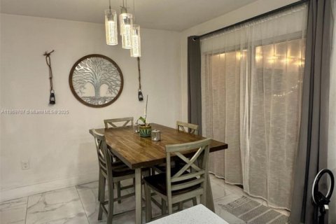 Купить таунхаус в Майами-Гарденс, Флорида 4 спальни, 143.35м2, № 1922768 - фото 7