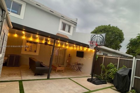 Купить таунхаус в Майами-Гарденс, Флорида 4 спальни, 143.35м2, № 1922768 - фото 24