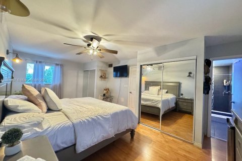 Купить таунхаус в Майами-Гарденс, Флорида 4 спальни, 143.35м2, № 1922768 - фото 15