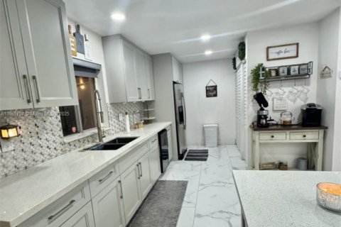 Купить таунхаус в Майами-Гарденс, Флорида 4 спальни, 143.35м2, № 1922768 - фото 8