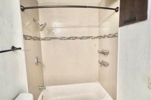 Купить таунхаус в Майами-Гарденс, Флорида 4 спальни, 143.35м2, № 1922768 - фото 21