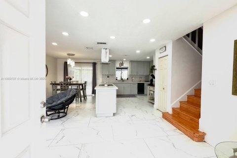 Купить таунхаус в Майами-Гарденс, Флорида 4 спальни, 143.35м2, № 1922768 - фото 2