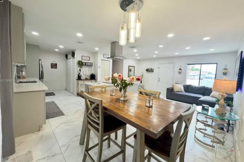 Купить таунхаус в Майами-Гарденс, Флорида 4 спальни, 143.35м2, № 1922768 - фото 6