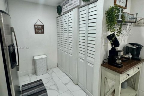 Купить таунхаус в Майами-Гарденс, Флорида 4 спальни, 143.35м2, № 1922768 - фото 12