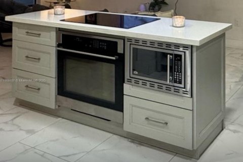 Купить таунхаус в Майами-Гарденс, Флорида 4 спальни, 143.35м2, № 1922768 - фото 10