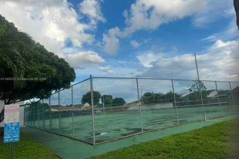 Купить таунхаус в Майами-Гарденс, Флорида 4 спальни, 143.35м2, № 1922768 - фото 28