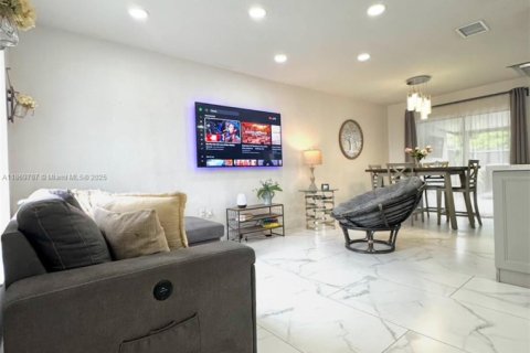 Купить таунхаус в Майами-Гарденс, Флорида 4 спальни, 143.35м2, № 1922768 - фото 5