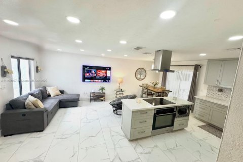 Купить таунхаус в Майами-Гарденс, Флорида 4 спальни, 143.35м2, № 1922768 - фото 3