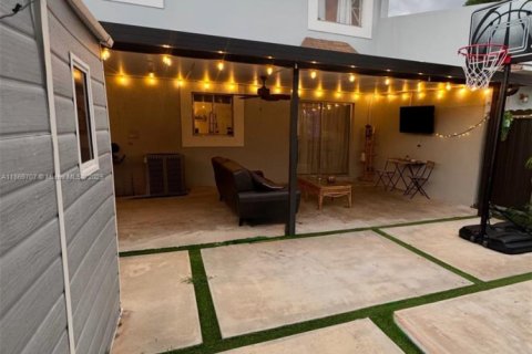 Купить таунхаус в Майами-Гарденс, Флорида 4 спальни, 143.35м2, № 1922768 - фото 25