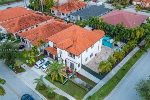 Купить виллу или дом в Майами, Флорида 5 спален, 256.97м2, № 1994987 - фото 3