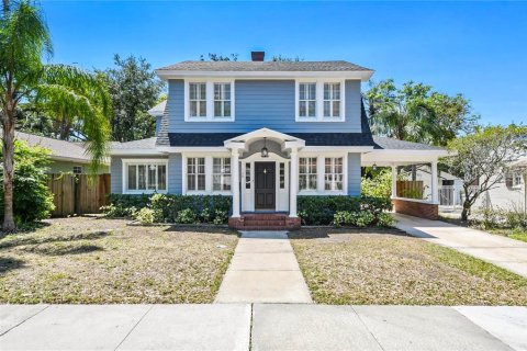 House in Orlando, Florida 4 bedrooms, 217.95 sq.m. № 2345035