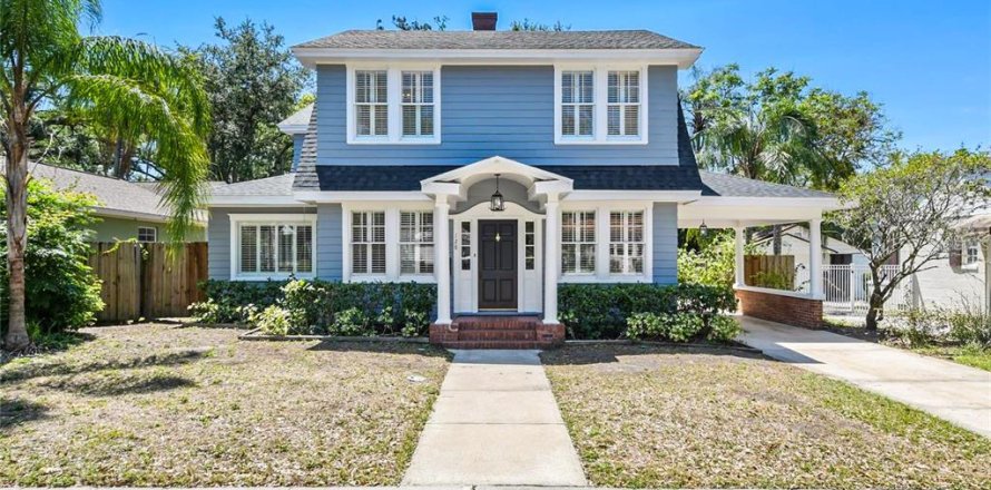 House in Orlando, Florida 4 bedrooms, 178.93 sq.m. № 2345035
