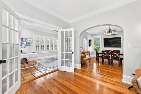 House in Orlando, Florida 4 bedrooms, 178.93 sq.m. № 2345035 - photo 17