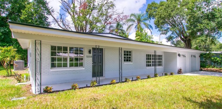 House in Orlando, Florida 3 bedrooms, 134.34 sq.m. № 2333884