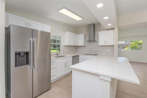 House in Orlando, Florida 3 bedrooms, 134.34 sq.m. № 2333884 - photo 19