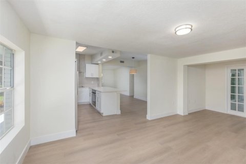 House in Orlando, Florida 3 bedrooms, 134.34 sq.m. № 2333884 - photo 21