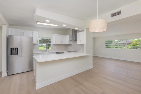 House in Orlando, Florida 3 bedrooms, 134.34 sq.m. № 2333884 - photo 16