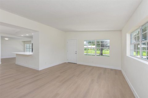 House in Orlando, Florida 3 bedrooms, 134.34 sq.m. № 2333884 - photo 13