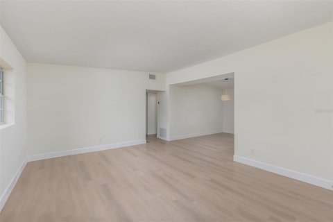 House in Orlando, Florida 3 bedrooms, 134.34 sq.m. № 2333884 - photo 12