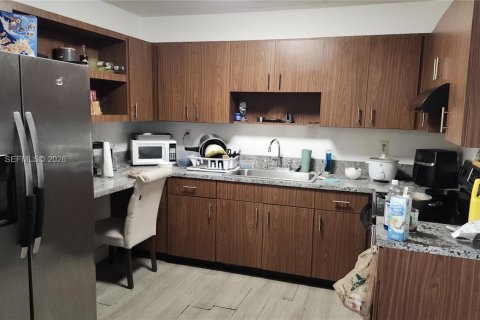 Propiedad comercial en venta en Miami, Florida, 183.95 m2 № 2030482 - foto 3