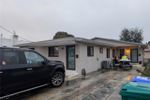 Propiedad comercial en venta en Miami, Florida, 183.95 m2 № 2030482 - foto 2