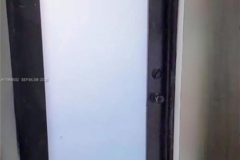 Propiedad comercial en venta en Miami, Florida, 183.95 m2 № 2030482 - foto 12