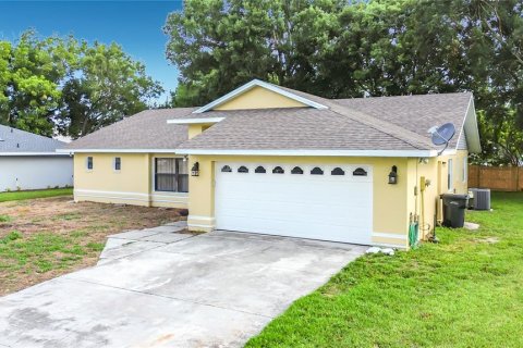 Villa ou maison à Winter Haven, Floride 3 chambres, 166.48 m2 № 2322995