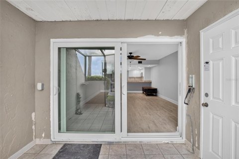 Condo in Apollo Beach, Florida, 2 bedrooms № 1559674 - photo 23