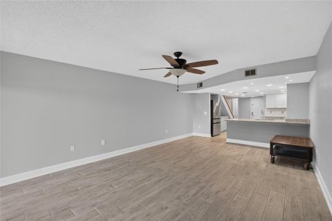 Condo in Apollo Beach, Florida, 2 bedrooms № 1559674 - photo 20