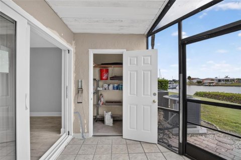 Condo in Apollo Beach, Florida, 2 bedrooms № 1559674 - photo 22