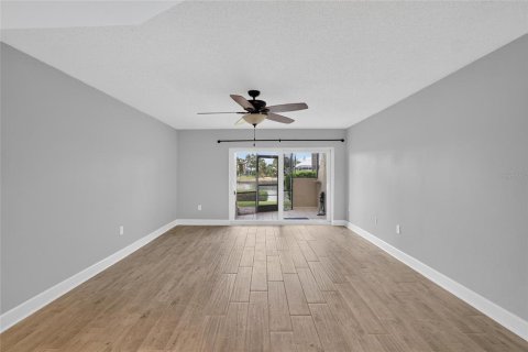 Condo in Apollo Beach, Florida, 2 bedrooms № 1559674 - photo 18