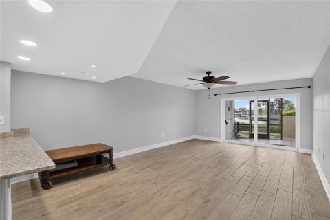 Condo in Apollo Beach, Florida, 2 bedrooms № 1559674 - photo 19