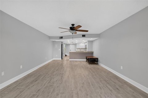 Condo in Apollo Beach, Florida, 2 bedrooms № 1559674 - photo 21