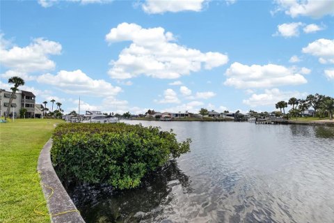 Condo in Apollo Beach, Florida, 2 bedrooms № 1559674 - photo 27