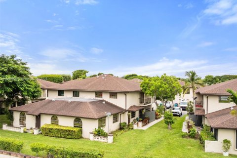 Condo in Miami, Florida, 2 bedrooms  № 1898149 - photo 26