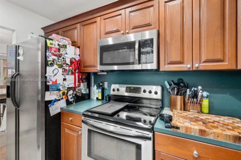 Condo in Miami, Florida, 2 bedrooms  № 1898149 - photo 15