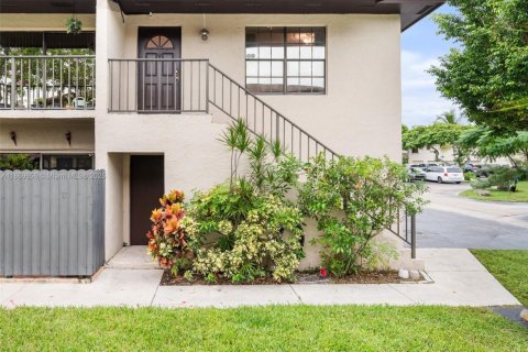Condo in Miami, Florida, 2 bedrooms  № 1898149 - photo 6