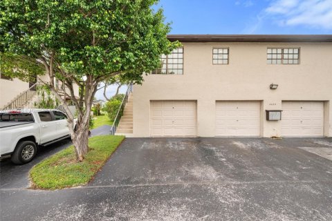 Condo in Miami, Florida, 2 bedrooms  № 1898149 - photo 9