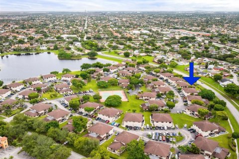 Condo in Miami, Florida, 2 bedrooms  № 1898149 - photo 29