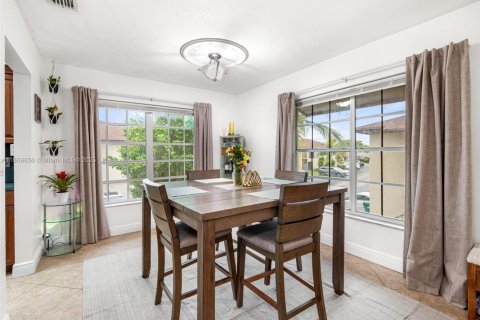 Condo in Miami, Florida, 2 bedrooms  № 1898149 - photo 5