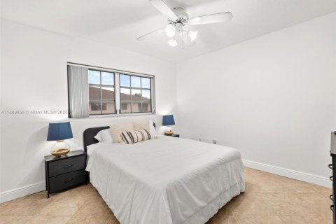 Condo in Miami, Florida, 2 bedrooms  № 1898149 - photo 20
