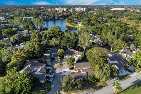 Condo in Lauderhill, Florida, 2 bedrooms  № 1922366 - photo 24