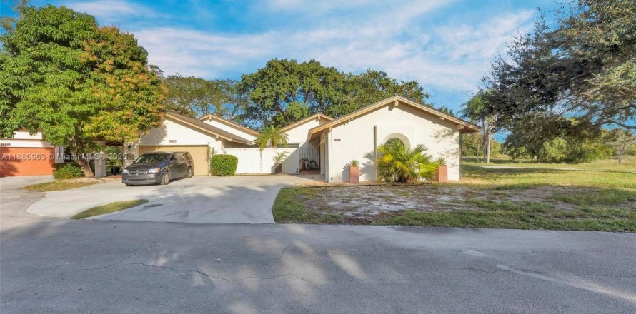 Condo in Lauderhill, Florida, 2 bedrooms  № 1922366