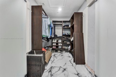 Condo in Lauderhill, Florida, 2 bedrooms  № 1922366 - photo 19