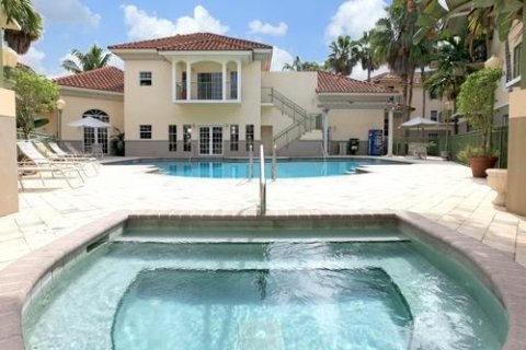 Apartamento en alquiler en West Palm Beach, Florida, 2 dormitorios, 105.26 m2 № 1076720 - foto 1