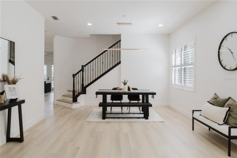 Casa en venta en Orlando, Florida, 5 dormitorios, 288.93 m2 № 1919803 - foto 4