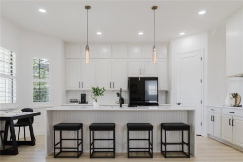 Casa en venta en Orlando, Florida, 5 dormitorios, 288.93 m2 № 1919803 - foto 15