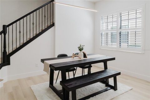 Casa en venta en Orlando, Florida, 5 dormitorios, 288.93 m2 № 1919803 - foto 8